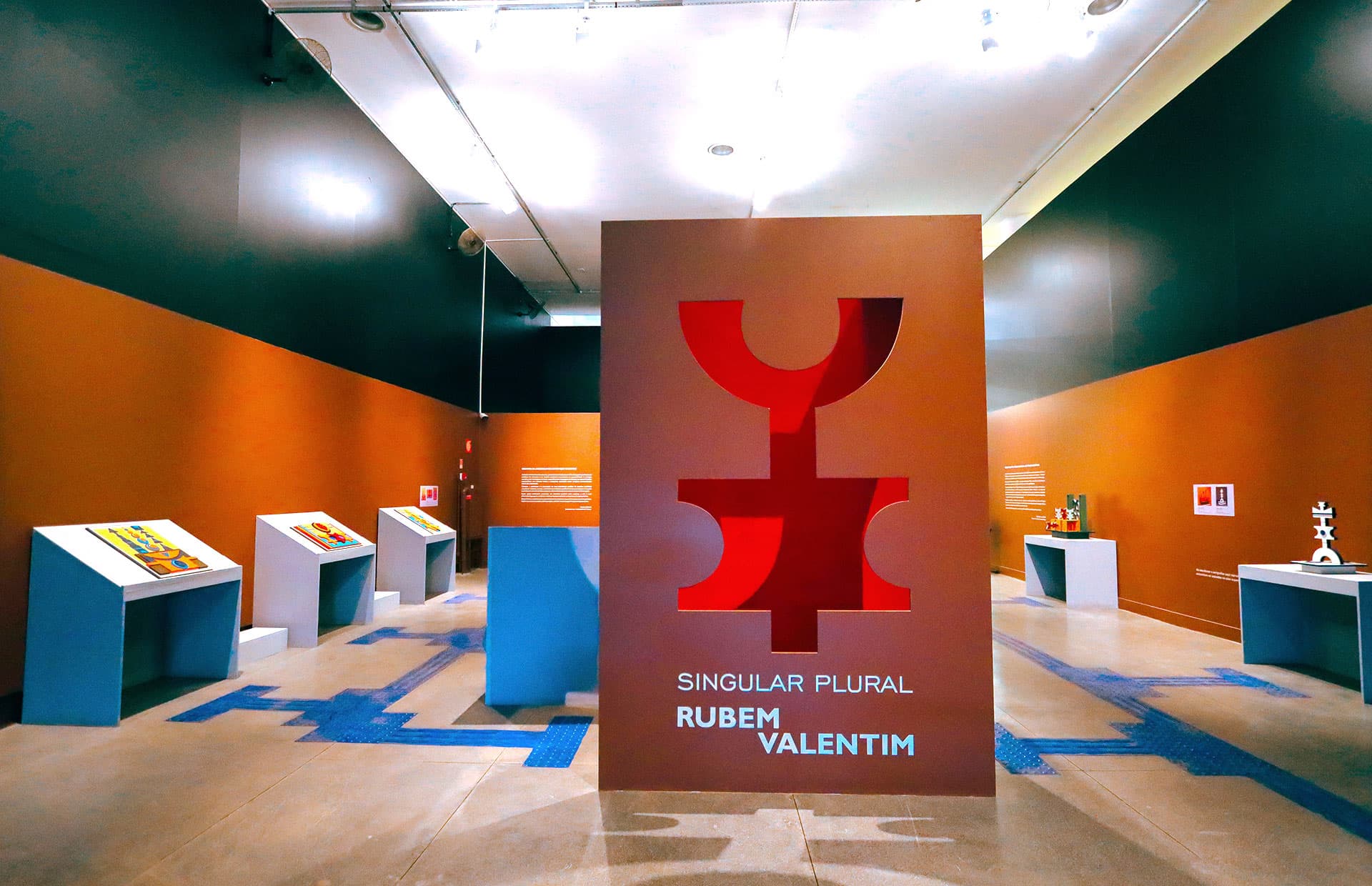 Singular plural — Rubem Valentim