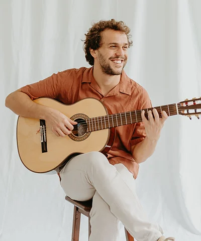 Theo Bial – Canta Chico Buarque