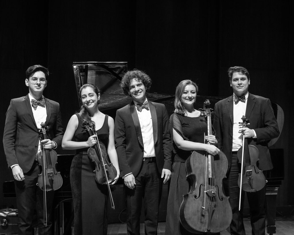 Fabio Martino / Gabriela Queiroz / Michael Machado / Tiago Vieira / Lisiane de Los Santos