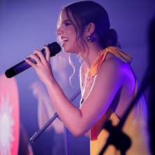 Bia Gurgel no Bona