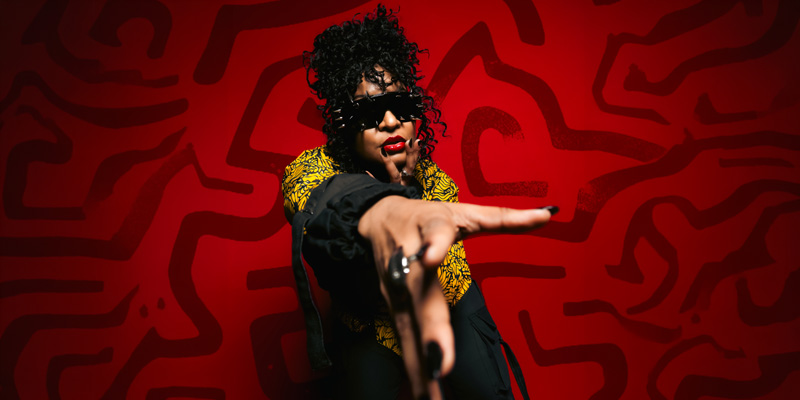 Larissa Luz — Rock In Gil